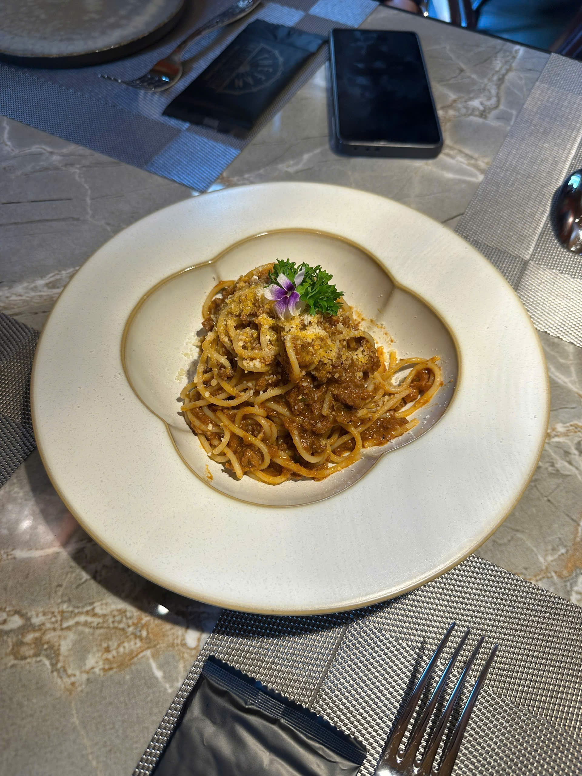 Ngoài steak thì SteakHouse The Fan vẫn có những món khác chẳng hạn như pasta, pizza,...