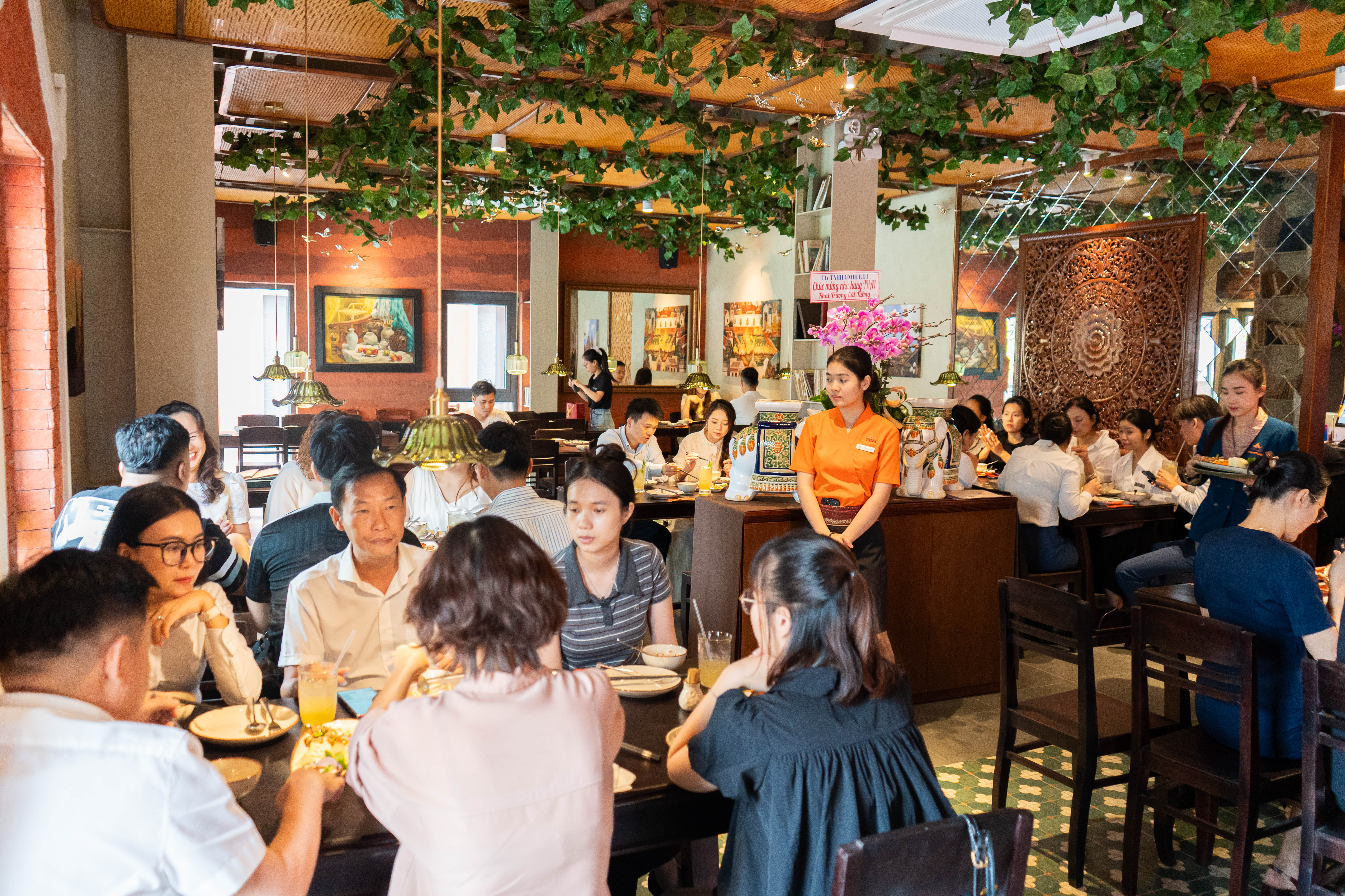 Không gian ấm cúng mang hơi thở "Ngôi nhà của Mẹ" tại Thai Siam Kitchen – chốn bình yên để bắt đầu hành trình khám phá ẩm thực và văn hóa xứ Chùa Vàng từ những điều gần gũi nhất.