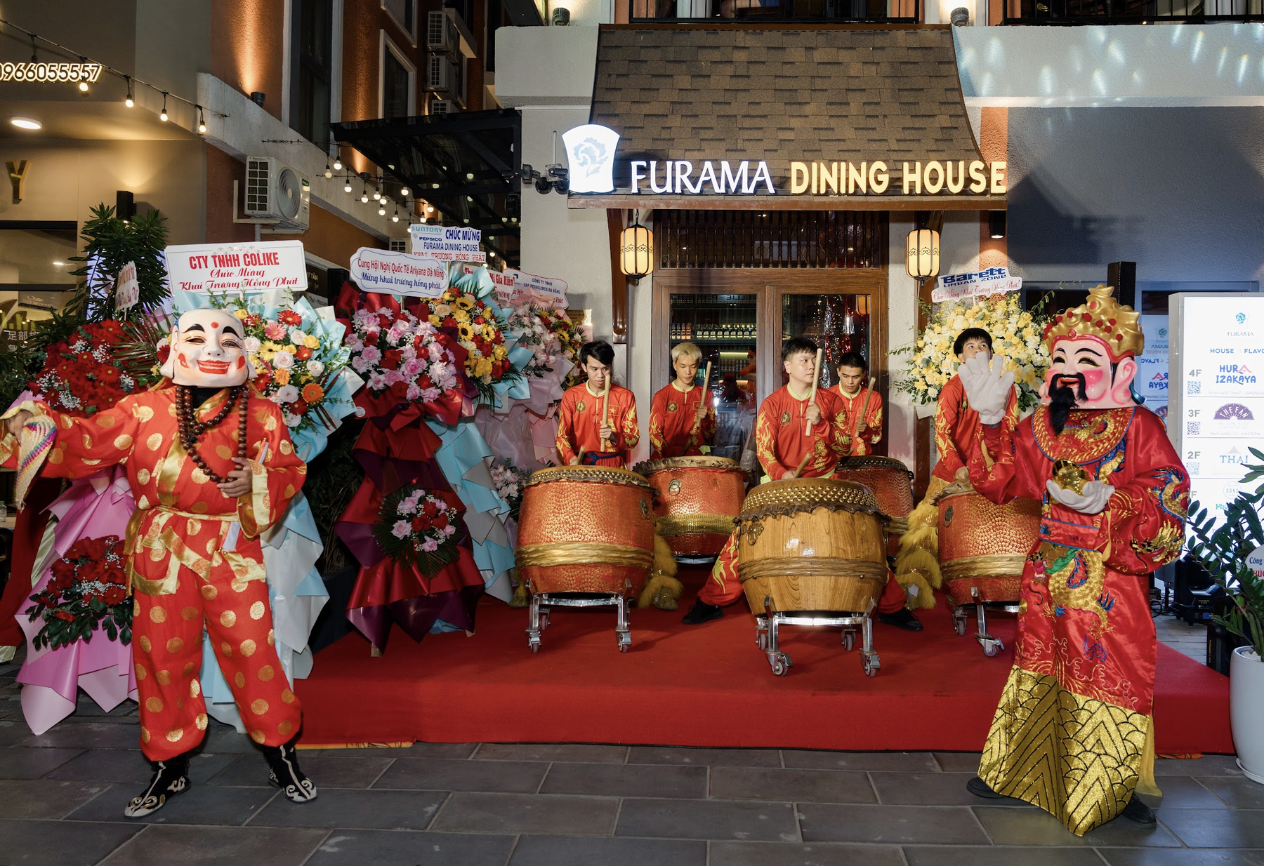 Đánh trống khai trương Furama Dining House
