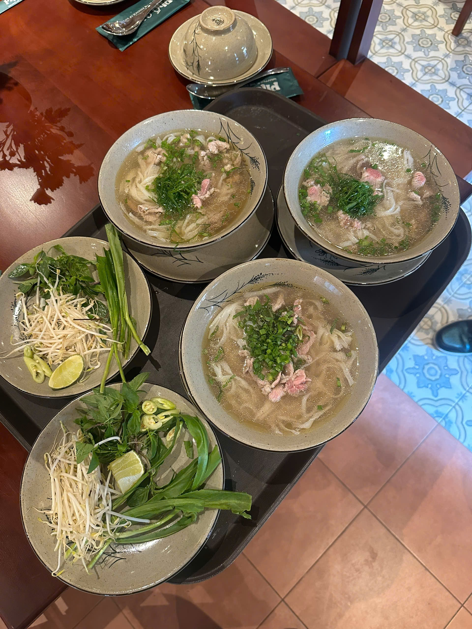 Với nhiều vị khách quốc tế, phở là một trong những cái tên đầu tiên họ biết trước khi đến Việt Nam.