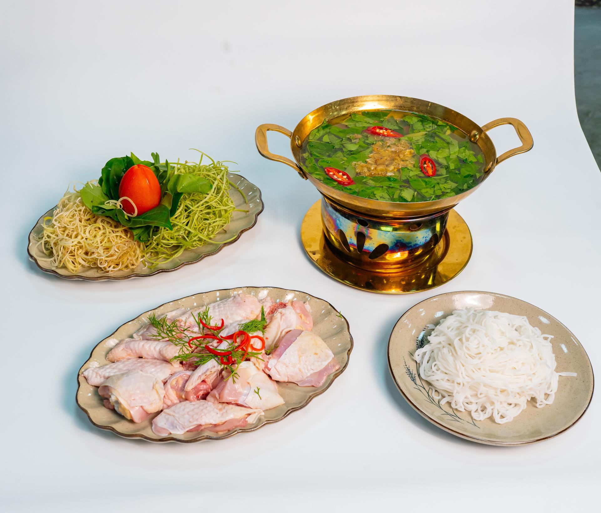 Lẩu Gà Lá Giang / Lá É