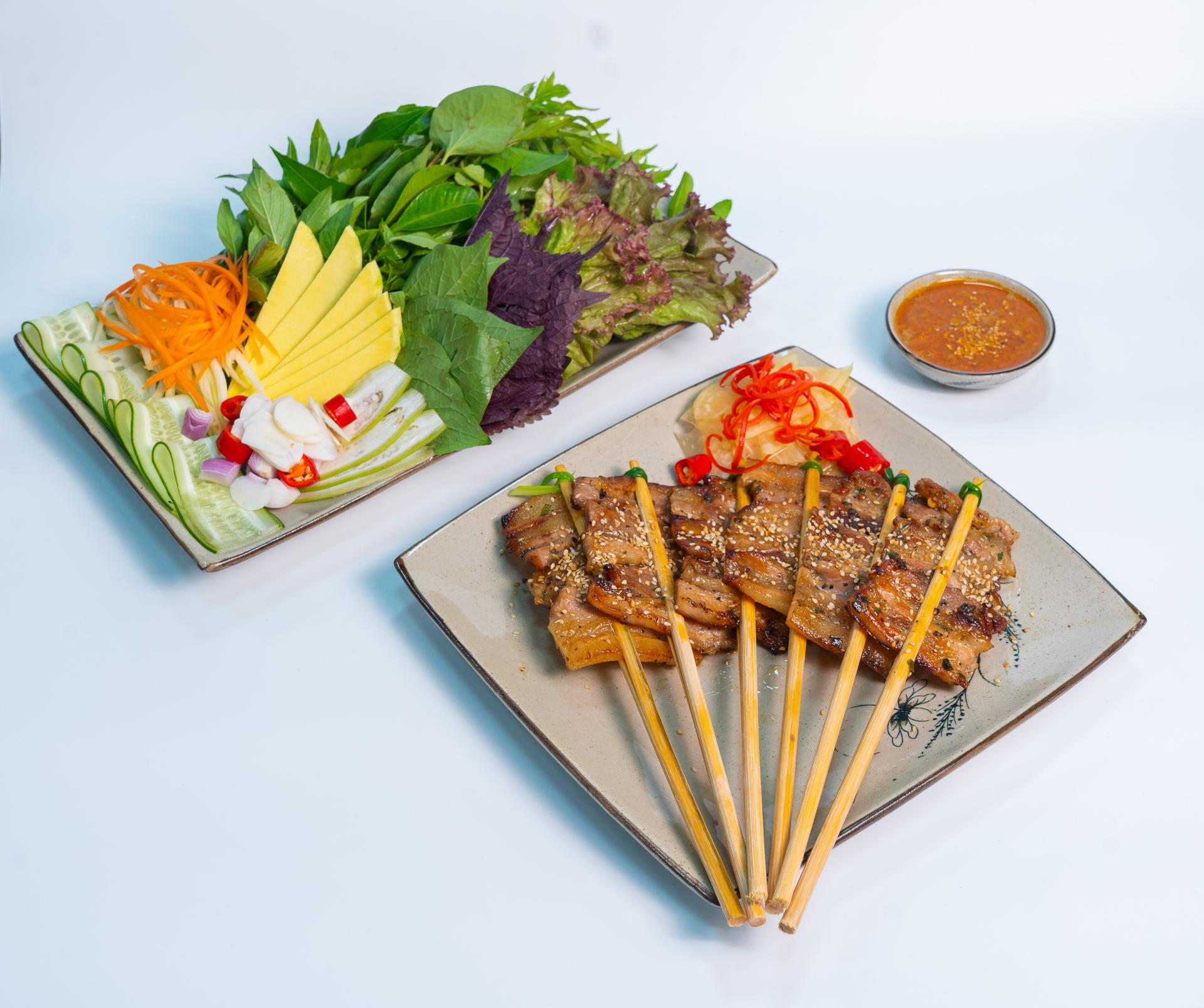 Mẹt Gỏi Cuốn Thịt Nướng