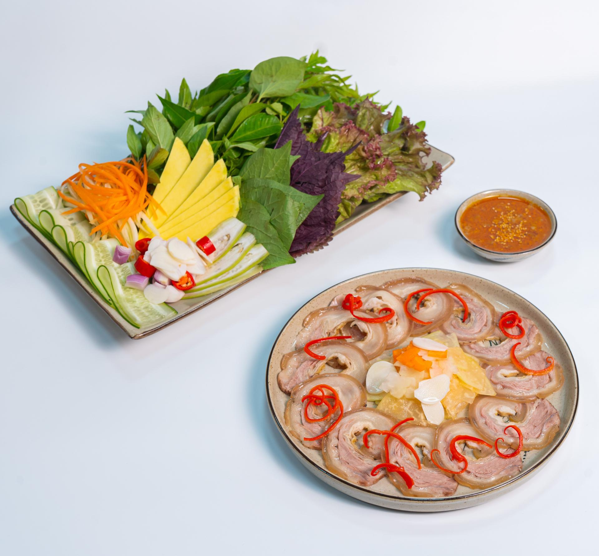 Mẹt Bê Non Cuộn Rau Rừng